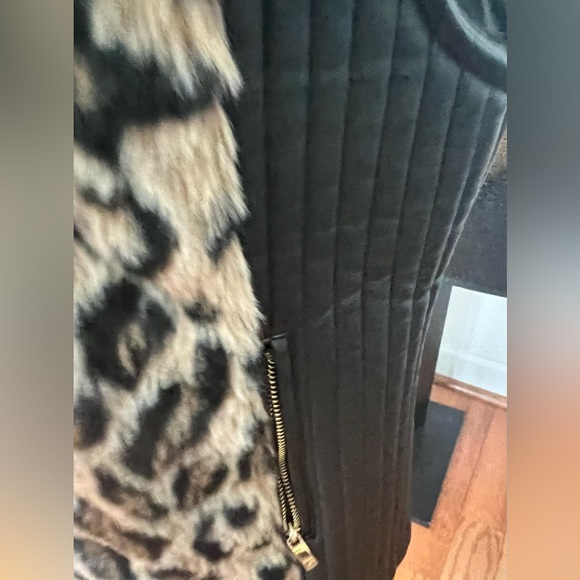 Women’s faux leather and fur vest - Picture 7 of 8